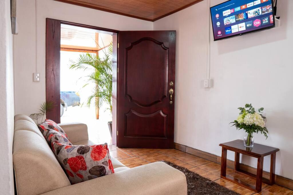 Tony'S House Villa La Fortuna Bagian luar foto